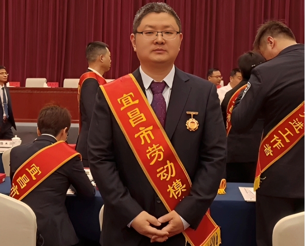 祝賀！微特工程師張艷波榮獲宜昌市“勞動模范”稱號